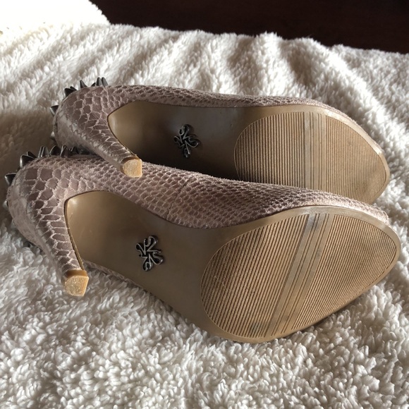 Vera Wang Simply Vera Heels - 6M - $11 - Picture 5 of 8